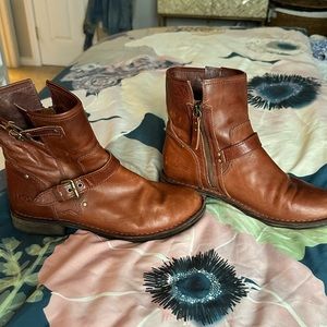 UGG Fabrizia Leather Ankle Moto Boots, Brown, Women’s 10